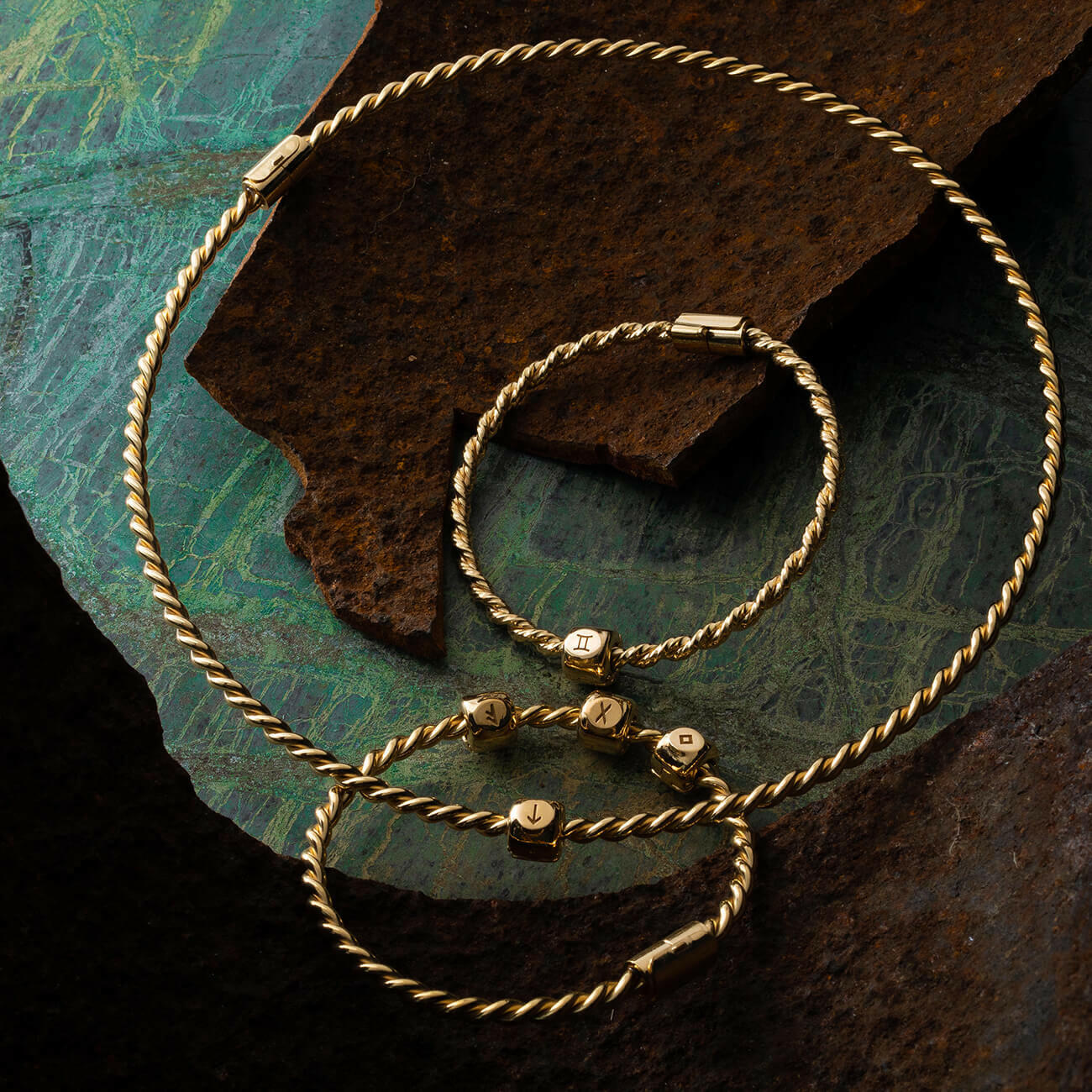 Miedziany naszyjnik tensorowy w kolorze srebrnym - Królewski.