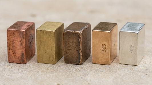 Pięć metali w biżuterii VEL LEES: technicznie, prosto