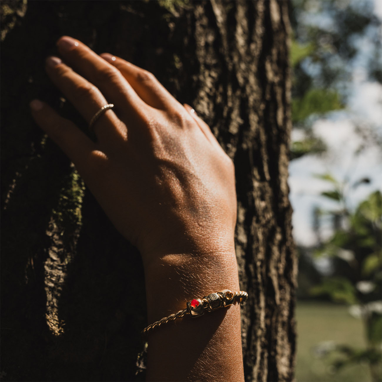 Charms z runą Berkana (ᛒ) – amulet wzrostu i odrodzenia - Złoto pr. 585